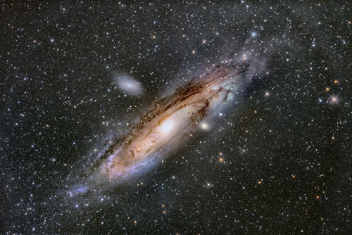 Messier31_the_andromeda_galaxy_900